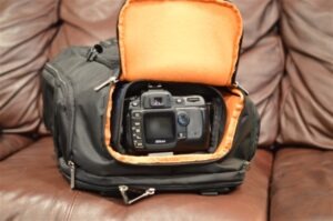 How To Put A Camera In A Camera Bag ?